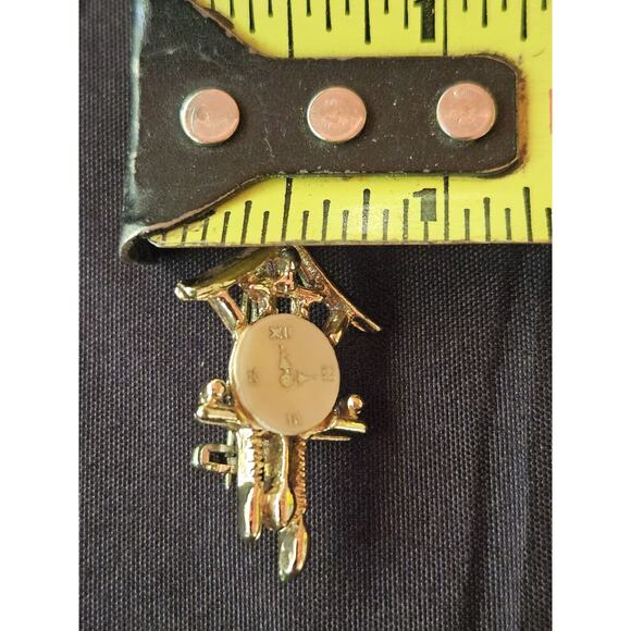 Vintage Collectible Pin CooCoo Cuckoo Clock Design Gold Tone 1.5" - Picture 8 of 8